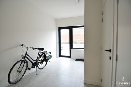 Vernieuwd appartement met 2 slaapkamers in Kortrijk - Photo 3