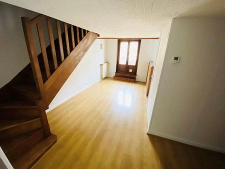 Location Maison 3 pièces 45m² ST LAURENT SUR SAONE 01750 - Photo 2