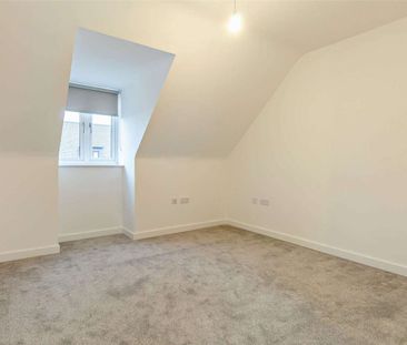 Brand new 3-bedroom semi-detached home with a driveway and an enclo... - Photo 4