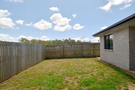 :: 3D TOUR :: BEAUTIFULLY PRESENTED LOW MAINTENANCE HOME - Photo 2