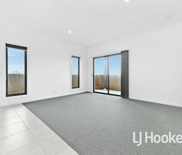 Modern Stylish Family Home- Freshly painted - Photo 6