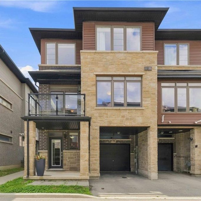 30 TIMES SQUARE Boulevard Unit# 98, Stoney Creek, Ontario, L8J0M1 - Photo 2