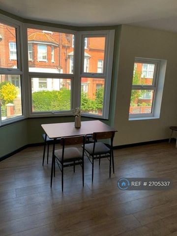 1 bedroom flat to rent - Photo 2