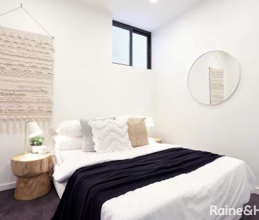 Unit with 2 bedrooms, 1 bathroom & parking for 1 car - Photo 1