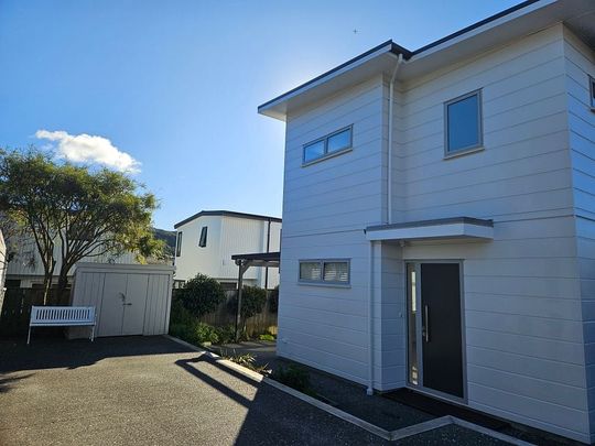 Central Karori modern townhouse - Photo 1