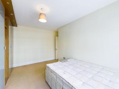 4 bedroom semi-detached house to rent - Photo 5