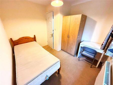 5 bedroom detached house to rent - Photo 2