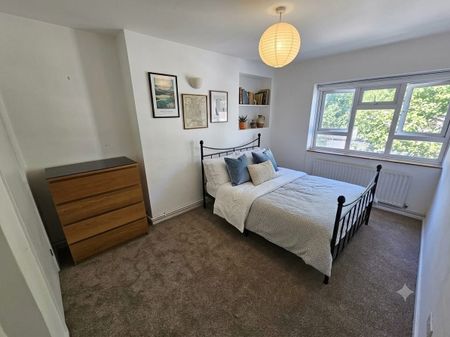 2 Bed Flat, Shepherd's Bush, W6 - Photo 4