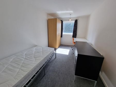 4 Bed Student Accommodation - Photo 5