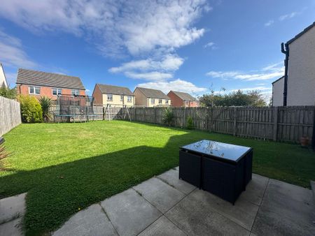 4 bedroom detached house to rent - Photo 2