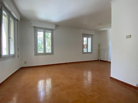 « AVIGNON IM - APPARTEMENT T2 RÉNOVÉ DE 44.16M² » - Photo 4