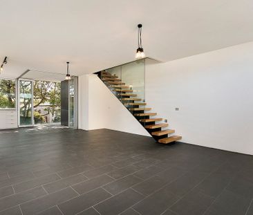 6 Crown Street, Flemington VIC 3031 - Photo 2