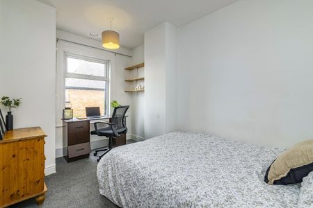 4 bedroom terraced house to rent - Photo 4