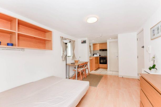 Studio to rent - Photo 1