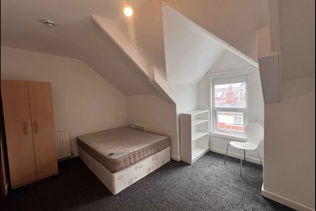 5 Bed Student Accommodation - Photo 5