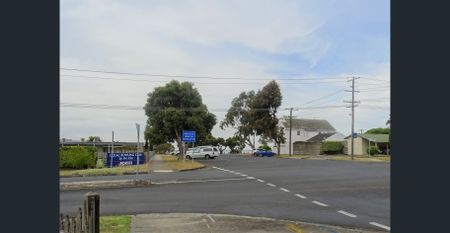 Central location - Photo 5