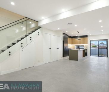 Modern four bedroom townhouse - Photo 1