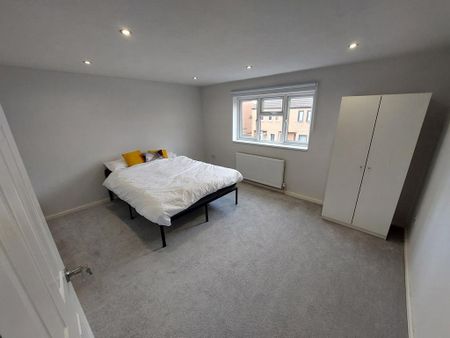 3 bedroom detached house to rent - Photo 4