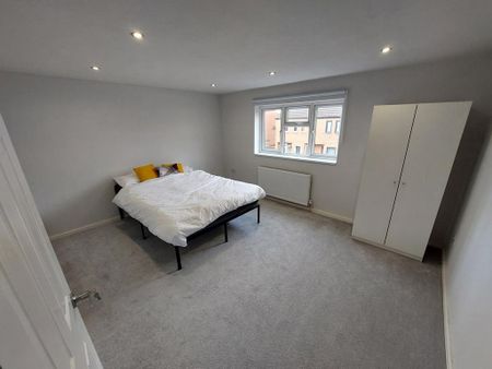 3 bedroom detached house to rent - Photo 3