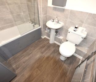 2 bedroom Flat in Flat 23, Leeds - Photo 1