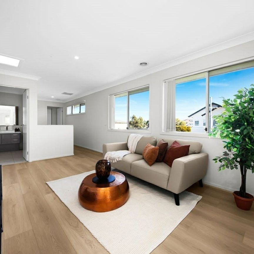 10 Grosset Way, Point Cook VIC - Photo 1