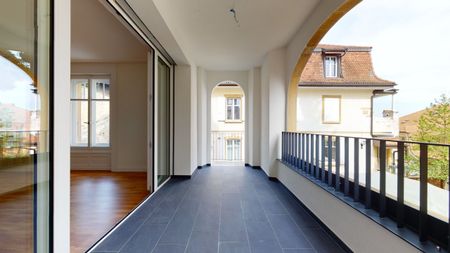 Magnifique appartement rénové de 4,5 pièces au rez-de-chaussée supérieur avec terrasse couverte, vue sur le lac et cheminées - Photo 4