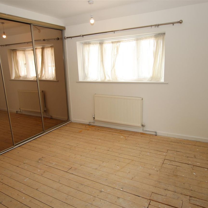 3 bedroom Semi-Detached House to let - Photo 1