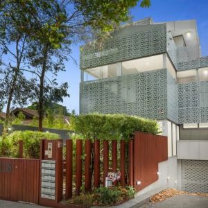 Sophisticated Living in a Boutique Bayside Setting! - Photo 3