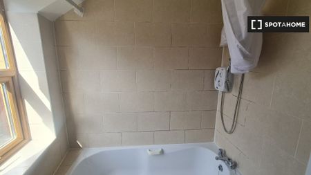 Room for rent in 4-bedroom house in Dublin - Photo 4