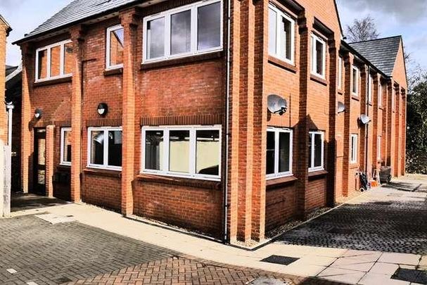 Stony Stratford - Bed Apartment Within A Private Electric Gated Courtyard, MK11 - Photo 1