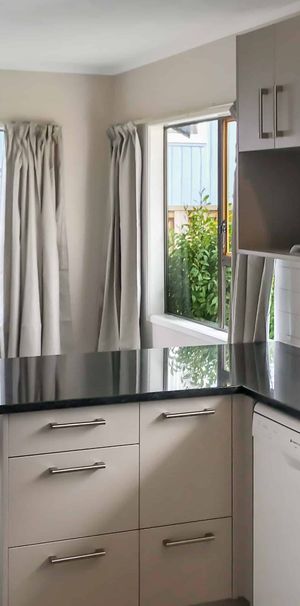 HILLCREST - 3 Bedrooms $690.00pw - Photo 1