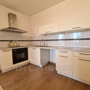 Location Appartement 2 pièces 57m² SANARY SUR MER 83110 - Photo 2