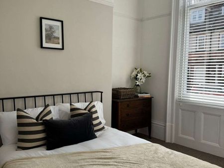 Beautifully refurbished shared house, quiet location - Photo 3
