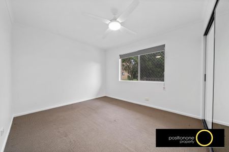 Bright 2-Bedroom Unit in a Prime, Convenient Location - Photo 5