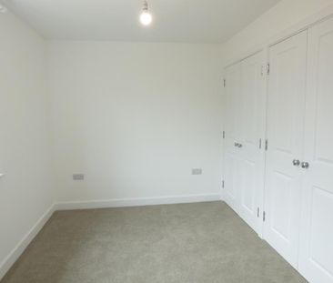 3 bedroom semi-detached house to rent - Photo 6