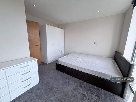 2 bedroom penthouse to rent - Photo 4