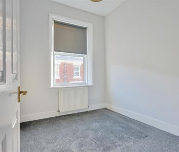3 bedroom Flat to rent in Ripon Street, Gateshead - Photo 3