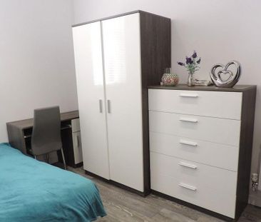 1 bedroom in a house share to rent - Photo 2