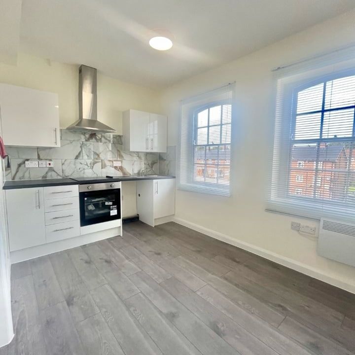 Studio Flat, Fore Street, N18 - Photo 1