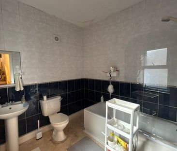 Queens Square, Brighton - Photo 2