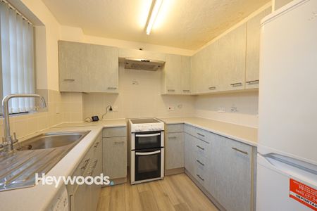 2 bed end of terrace house to rent in Salisbury Close, Madeley - Photo 3