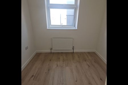 2 Bed Flat, East India Dock Road, E14 - Photo 3