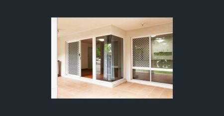 Refurbished 2 Bedroom Unit, Walk To South Bank Parklands - Photo 3