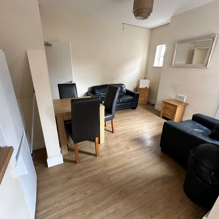 3 Bed Semi-Detached House, Huntingdon Street, NG1 - Photo 1