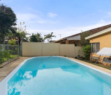 A Family Home with Breathtaking Views and Unmatched Convenience - Photo 2