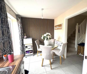3 bedroom end of terrace house to rent - Photo 3