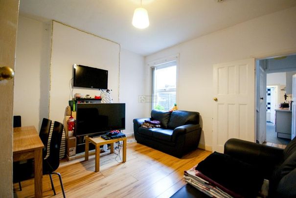 4 bedroom terraced house to rent - Photo 1