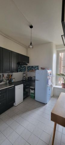 Beautiful 4.0 room apartment in an old building - Photo 2