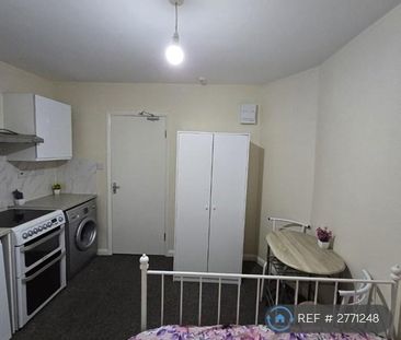 Studio to rent - Photo 2