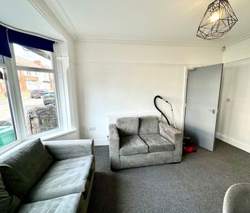 Room in a Shared House, Elmsthorpe Avenue, NG7 - Photo 2